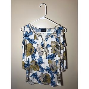 Mid sleeve dressy shirt.